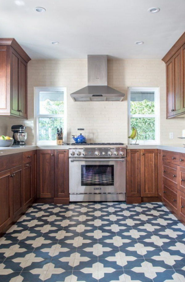 Lantai Damal Berpola